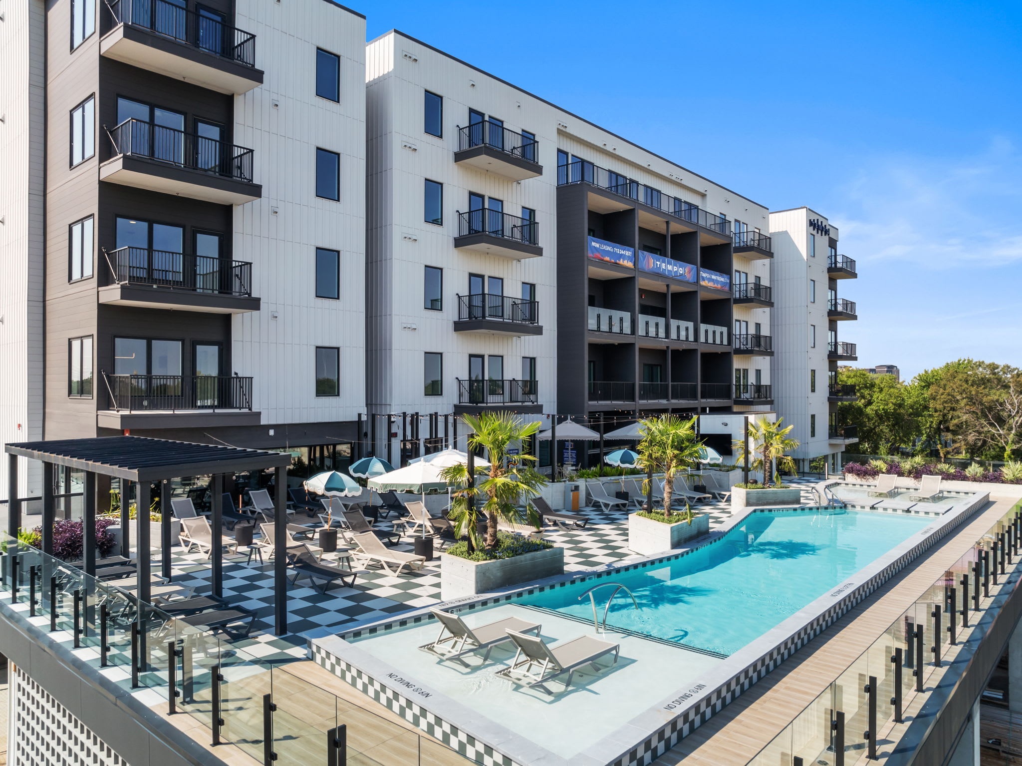 The Avenue at White Oak apartments at 1824 N Shepherd Dr