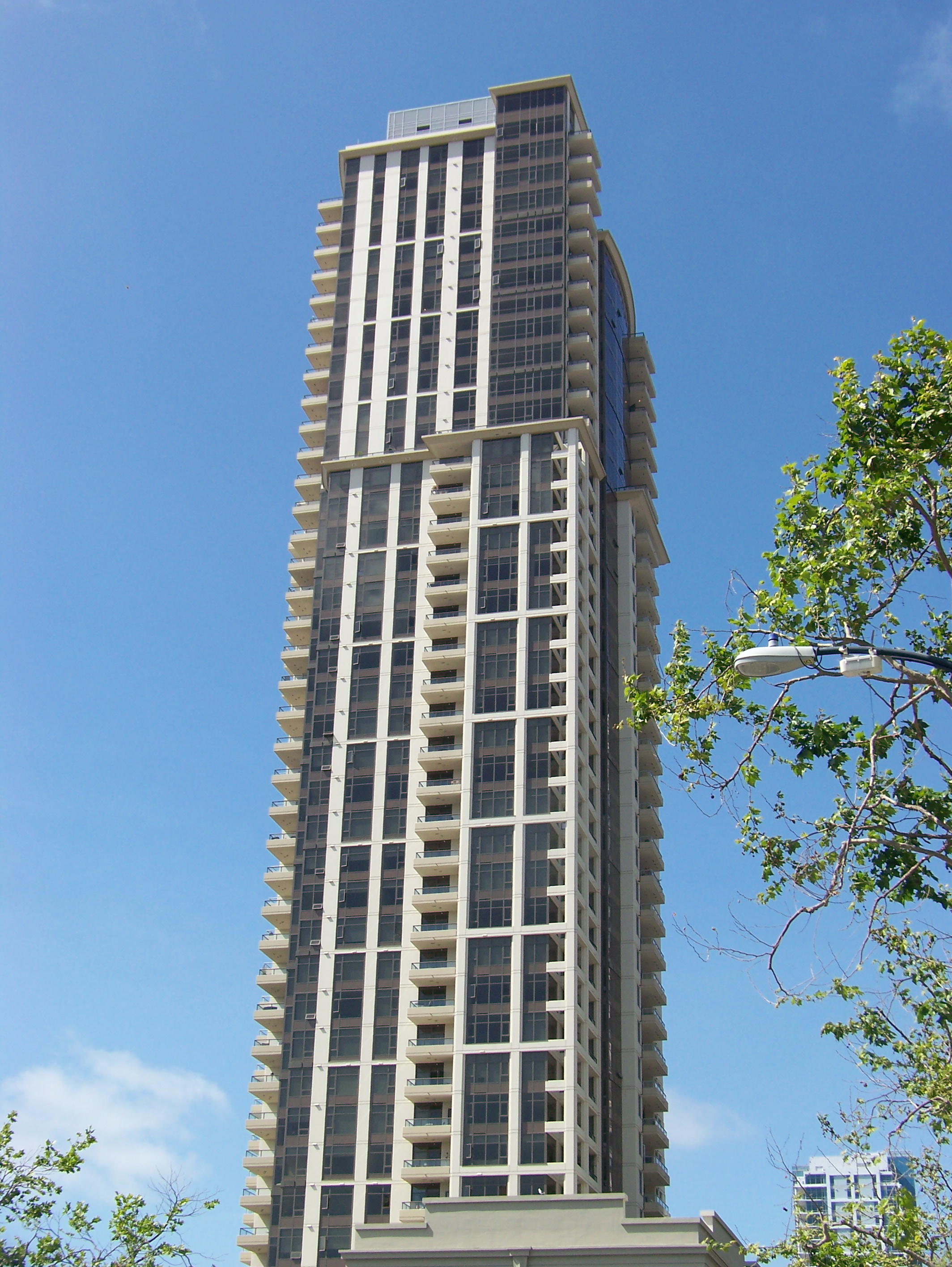 Electra apartments at 702 Ash St