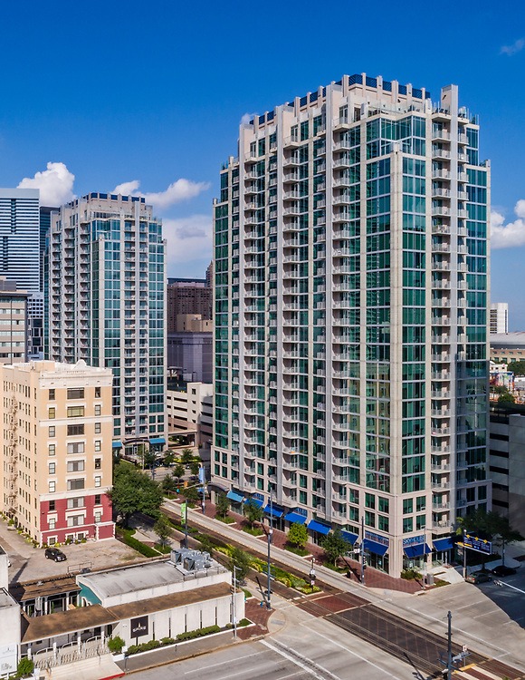 Skyhouse Houston apartments at 1625 Main St