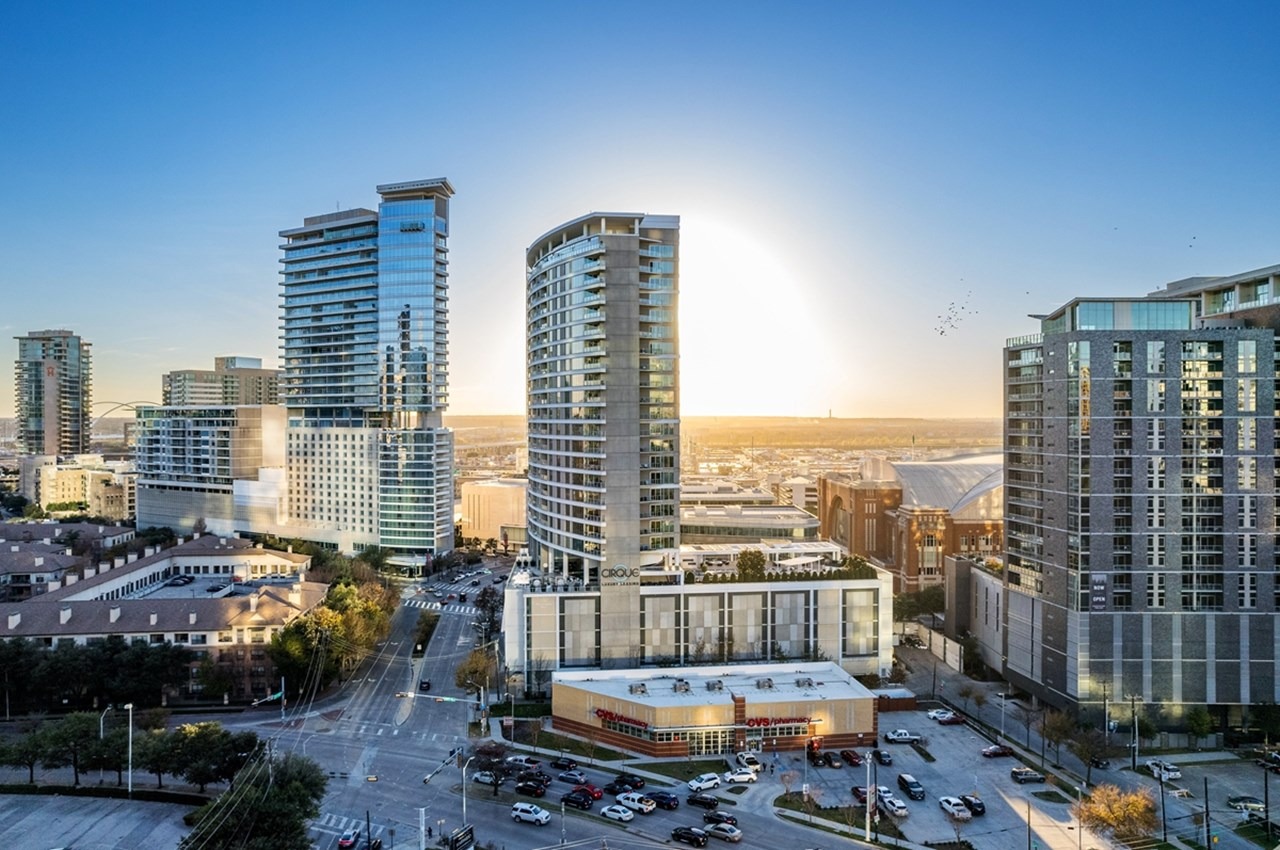 Cirque, Uptown Dallas
