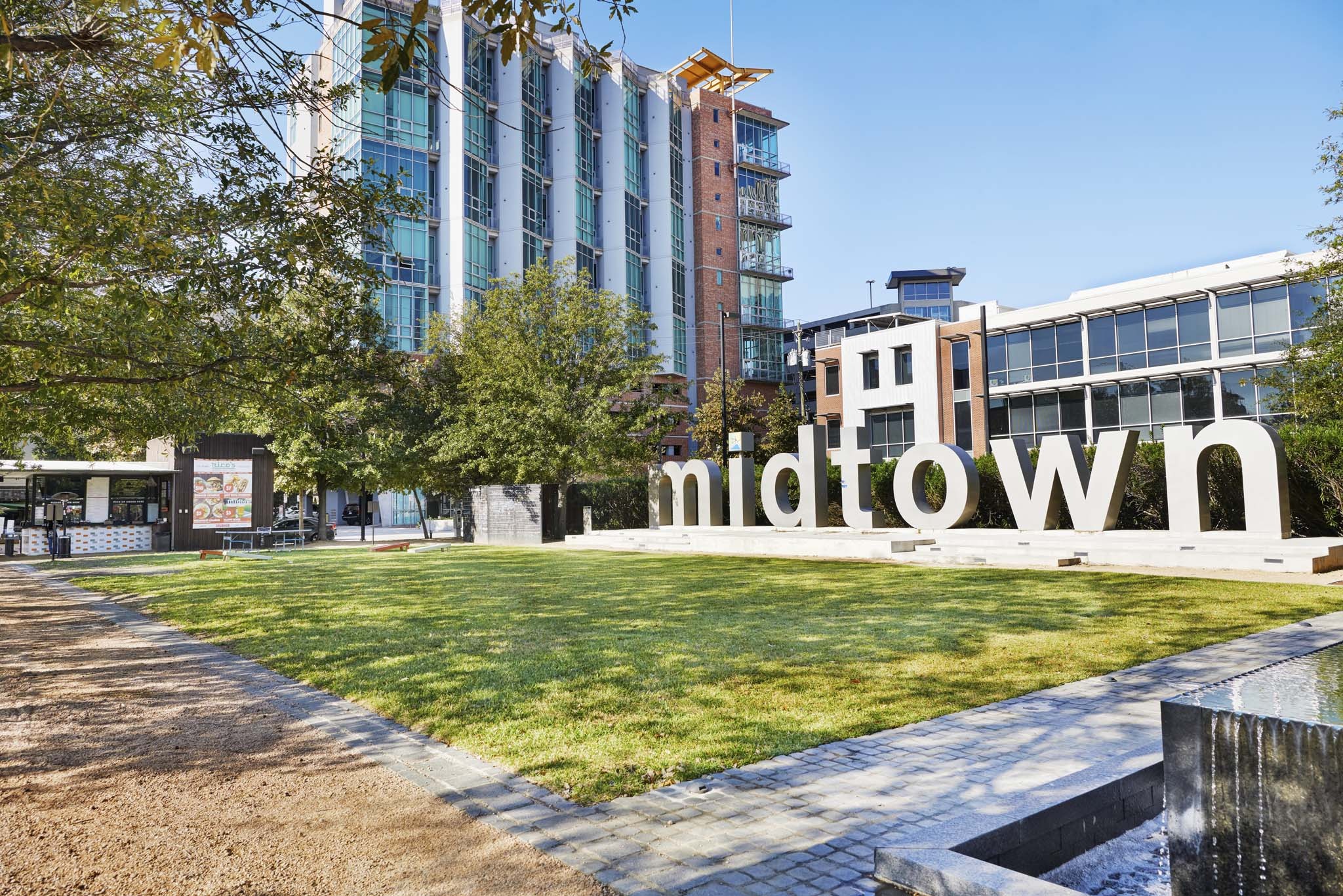 Camden Midtown apartments at 2001 Main St