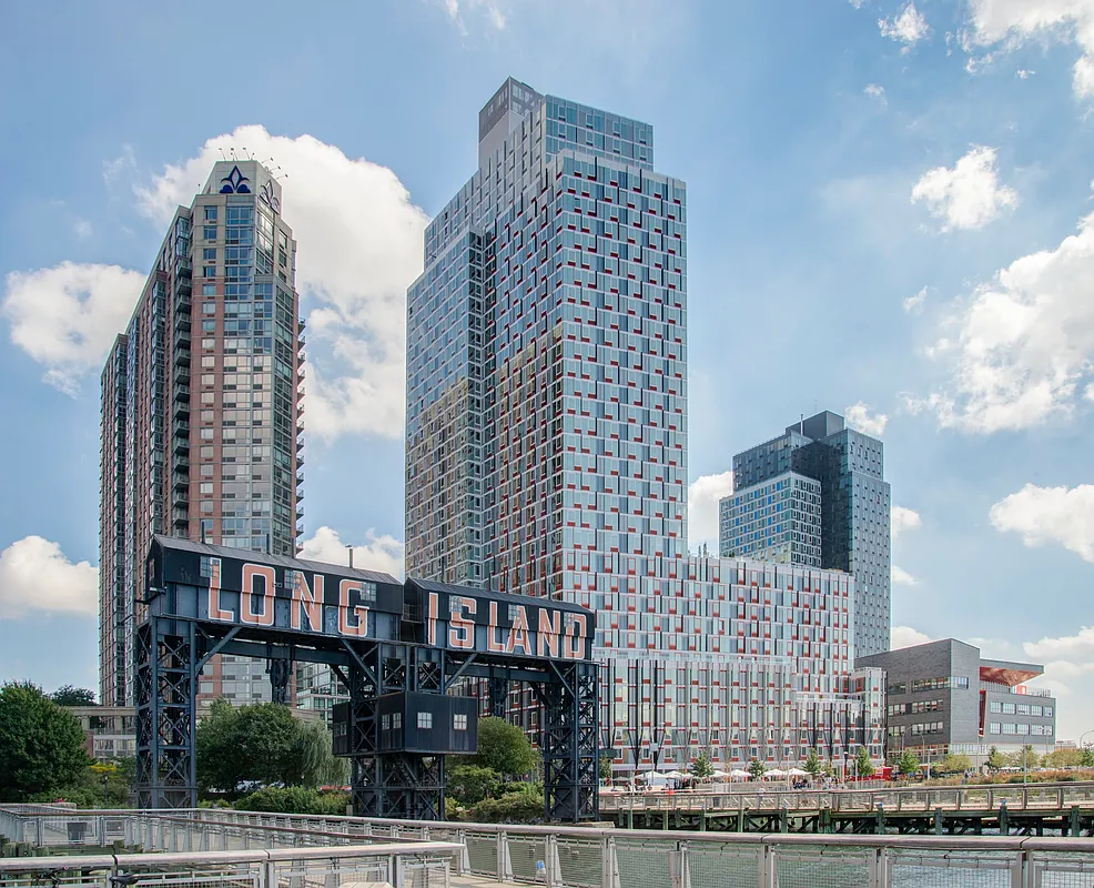 Hunters Point South apartments at 1-50 50th Ave