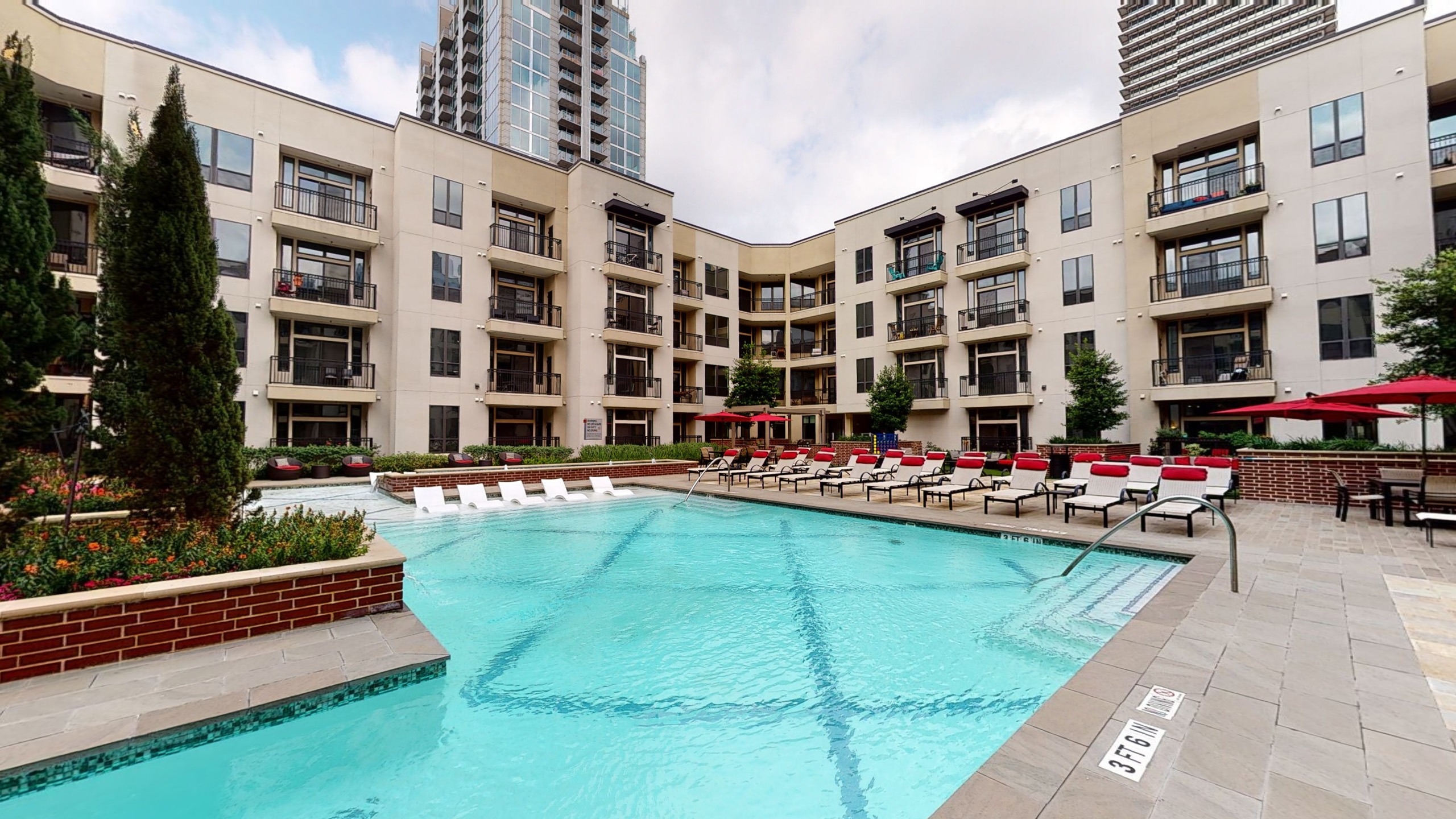 Block 384 apartments at 1617 Fannin St
