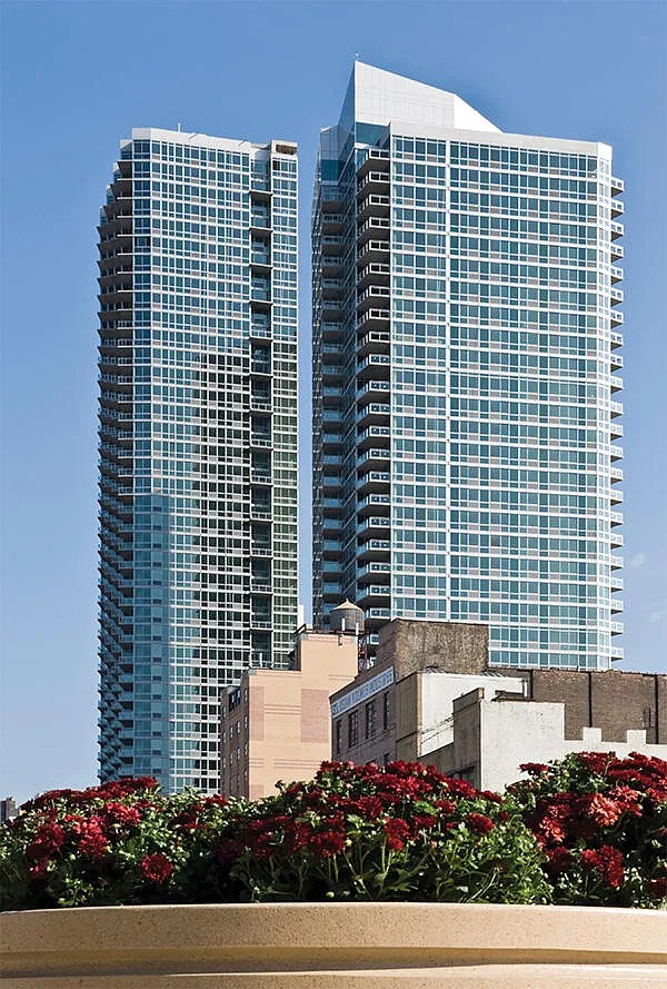 505 W 37th apartments at 505 W 37th St