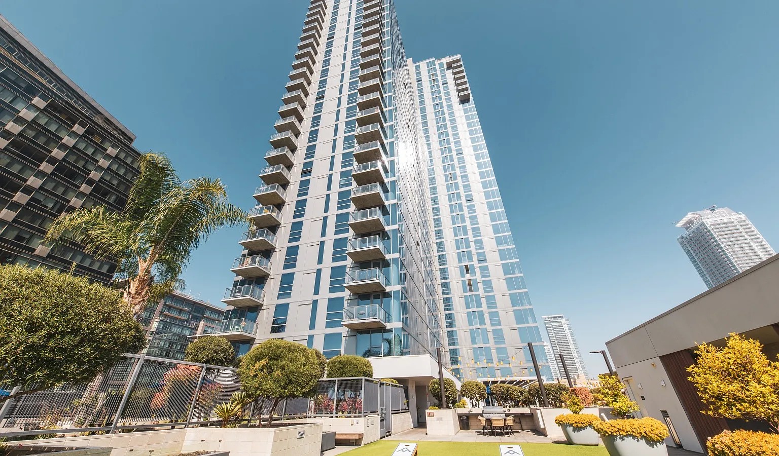 The Aven apartments at 1120 S Grand Ave