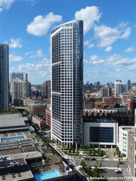 Hubbard Place apartments at 360 W Hubbard St
