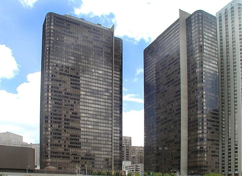 McClurg Court apartments at 333 E Ontario St